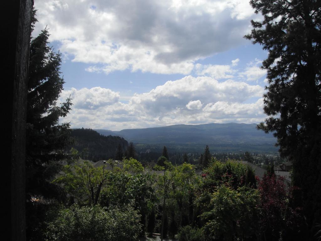 A Touch Of English B&B Kelowna Zewnętrze zdjęcie
