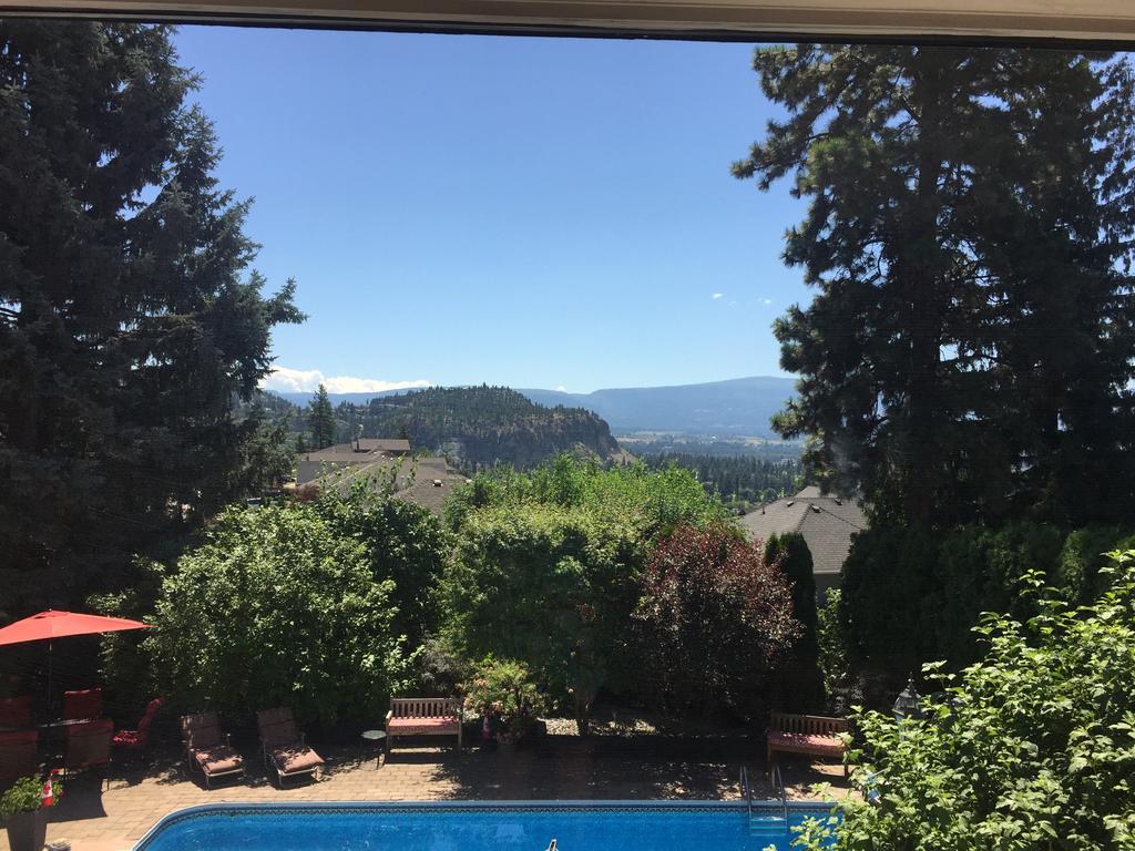 A Touch Of English B&B Kelowna Zewnętrze zdjęcie